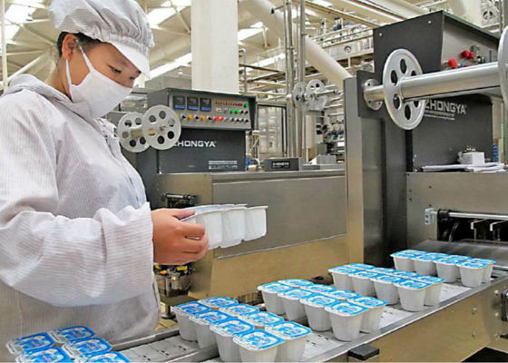 China Linha de produção plástica da leiteria do copo, linha de produção bactérias do iogurte do ácido lático do equipamento fornecedor